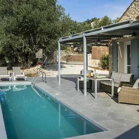 Sleeps 2 Pool Air Con Wifi Villa *